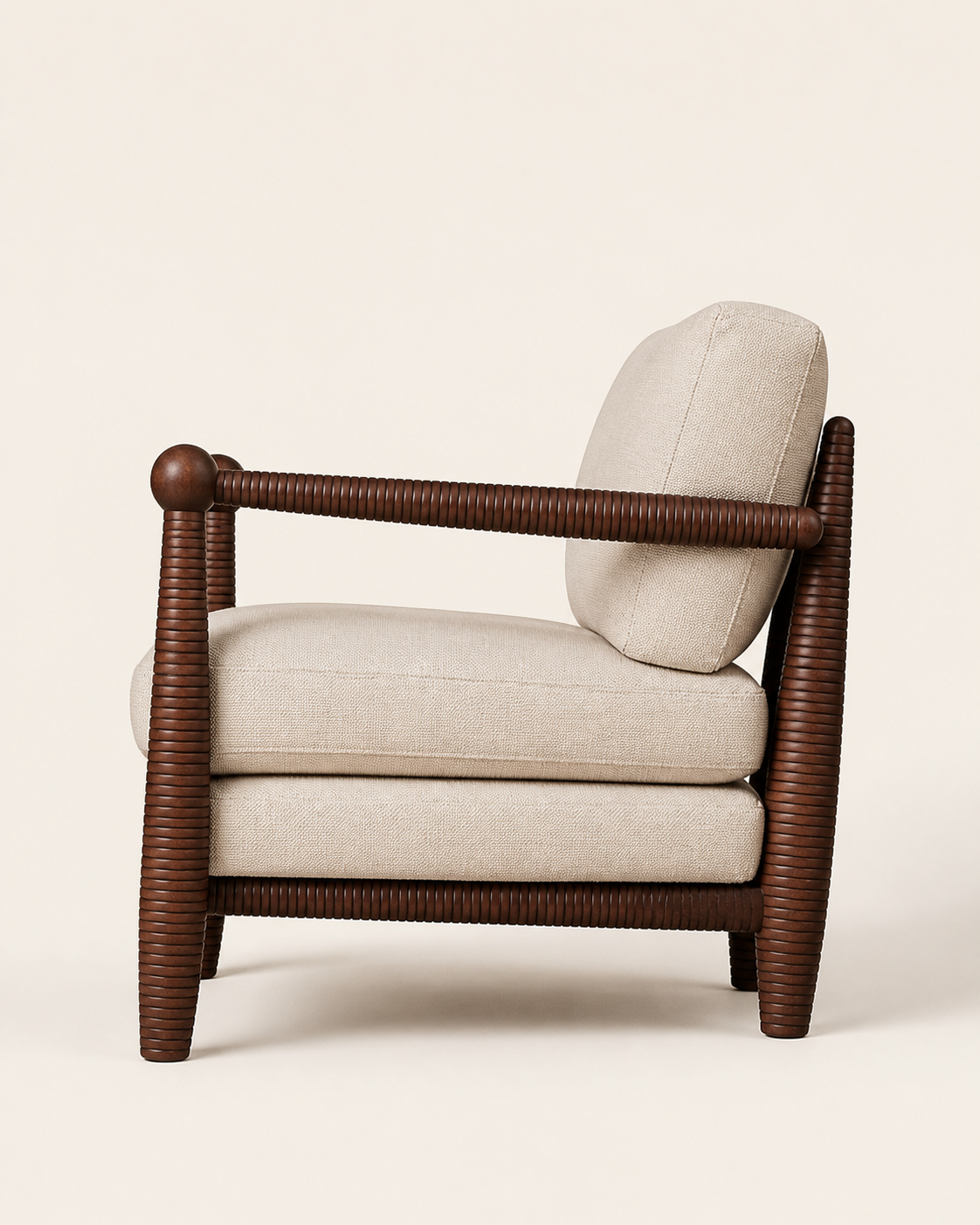 Onda Lounge Chair — side view